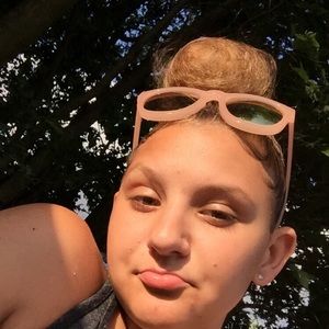 Meet your Posher, Makayla